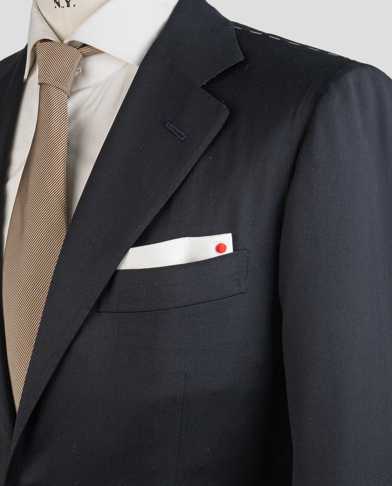 Kiton Black Virgin Wool Suit Drop 7R (300F) — view 4